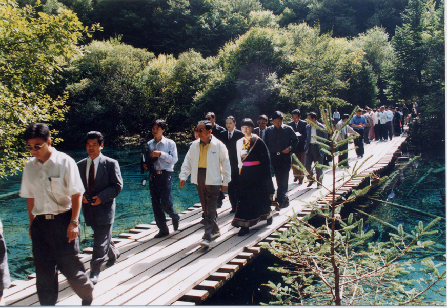 田纪云在五花海.jpg