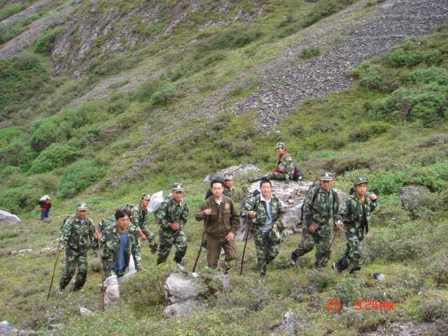 2007年8月23日—26日，保护处专职巡山队对长海沟区域和与黄龙乡接壤的外围区域进行了.jpg