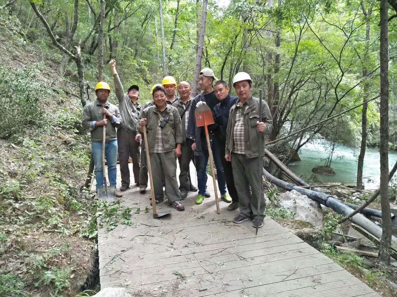 2017年8月25日，建设处40人全员进入抗震救灾紧急工作中，为景区地灾勘察和居民、员工.jpg