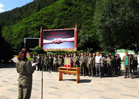 2017年7月1日向茂县“6.24”叠溪山体滑坡灾区募捐.jpg