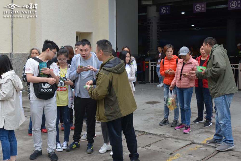 2018年5月19日，景区验票中心迎来了“旅游日”首批游客.jpg