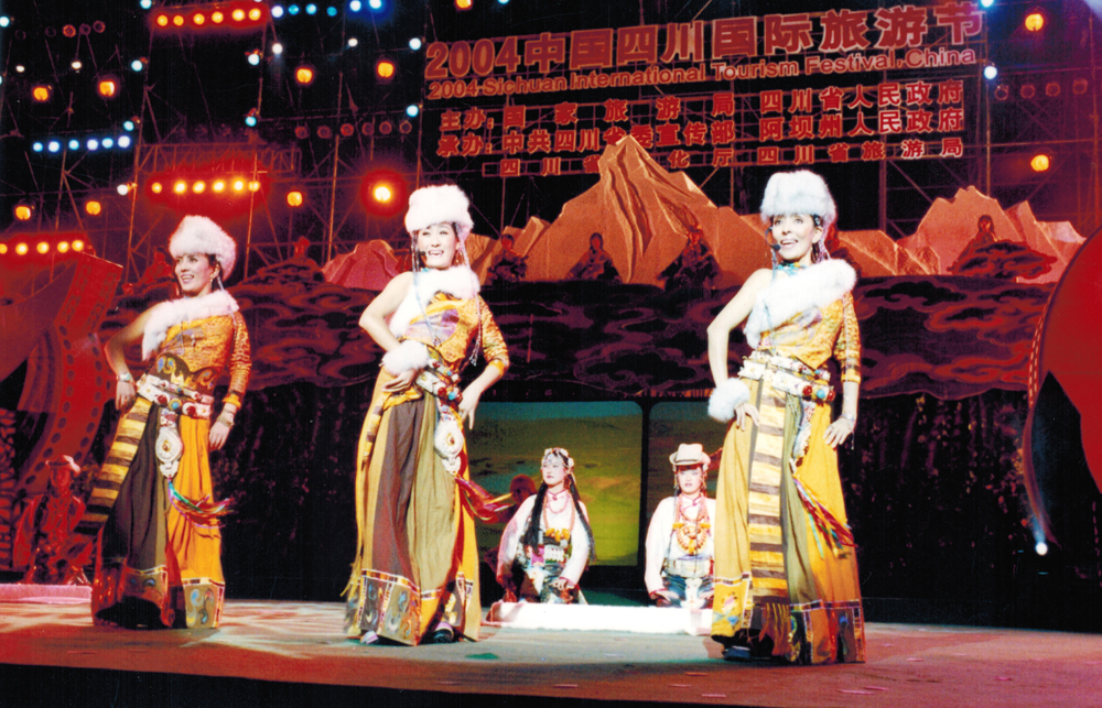 中国四川国际旅游节哈拉玛组合表演 （摄于2004年）.jpg